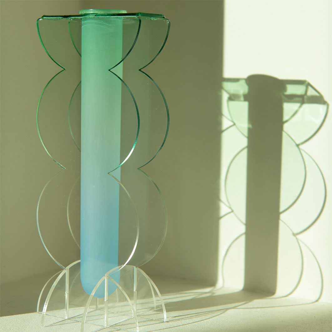 Rounded Acrylic Vase M ~gOf[V