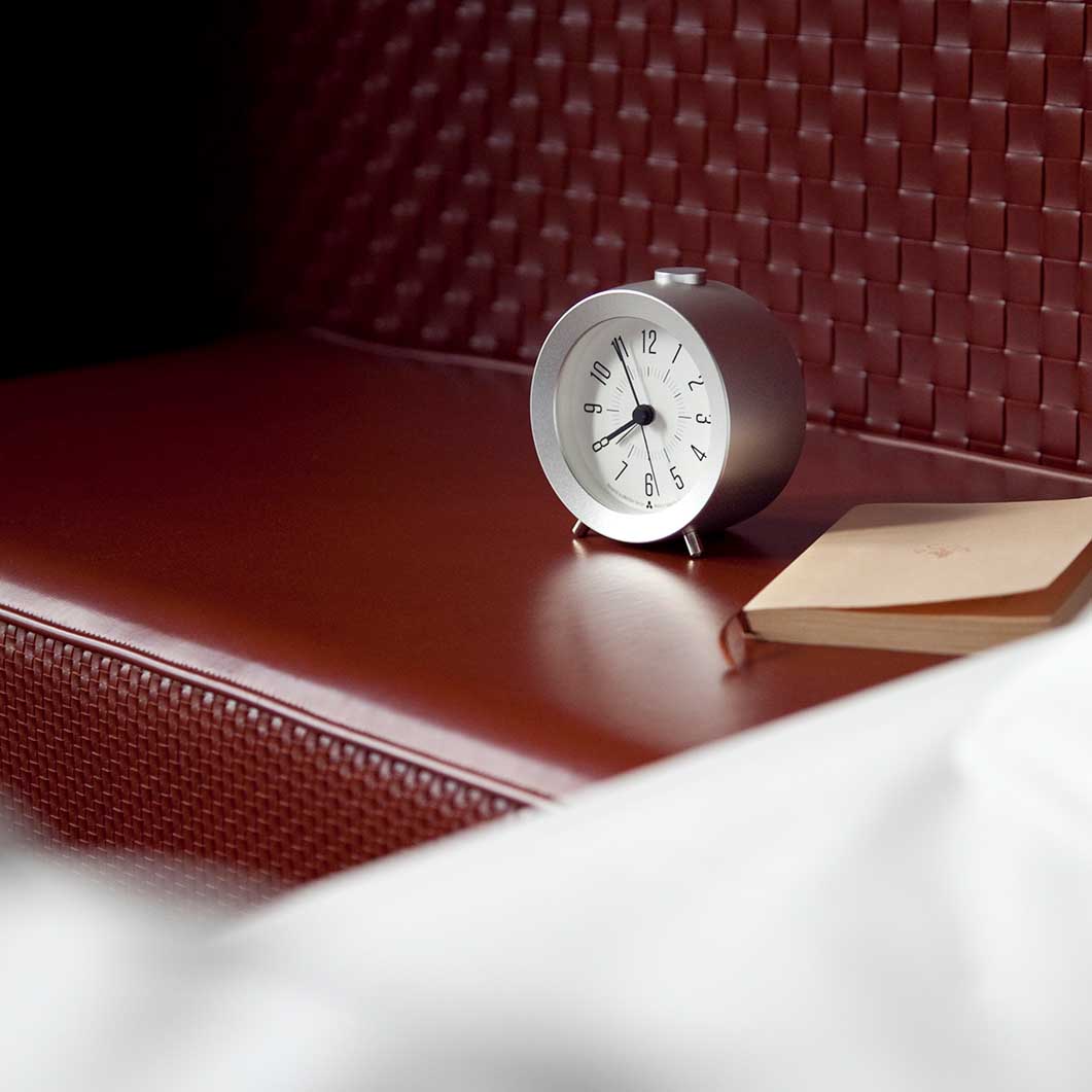 JIJI �f�X�N�A���[���N���b�N �V���o�[