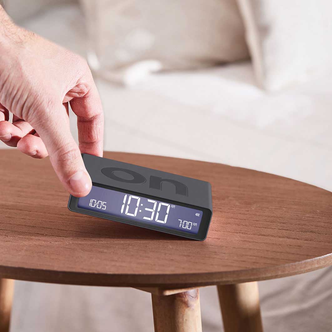 Lexon Flip Classic LCD�A���[���N���b�N �_�[�N�O���C