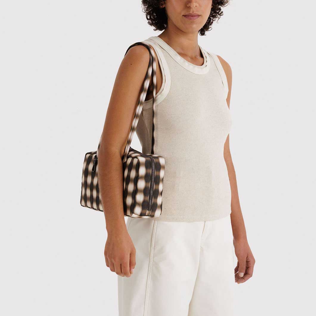 Baggu �{�E���[�o�b�O �M���K�� �u���E��