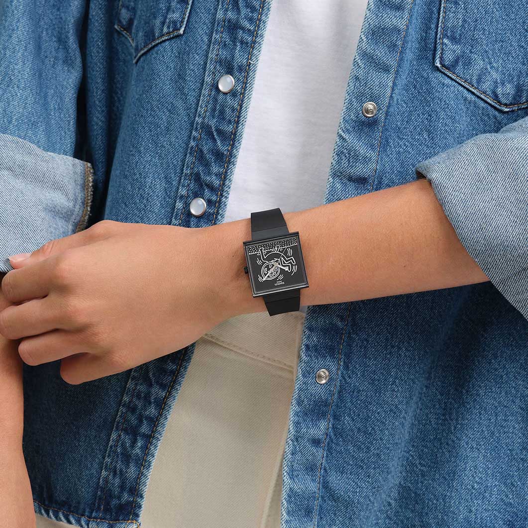 Swatch EHb` L[XEwO^Break Loose