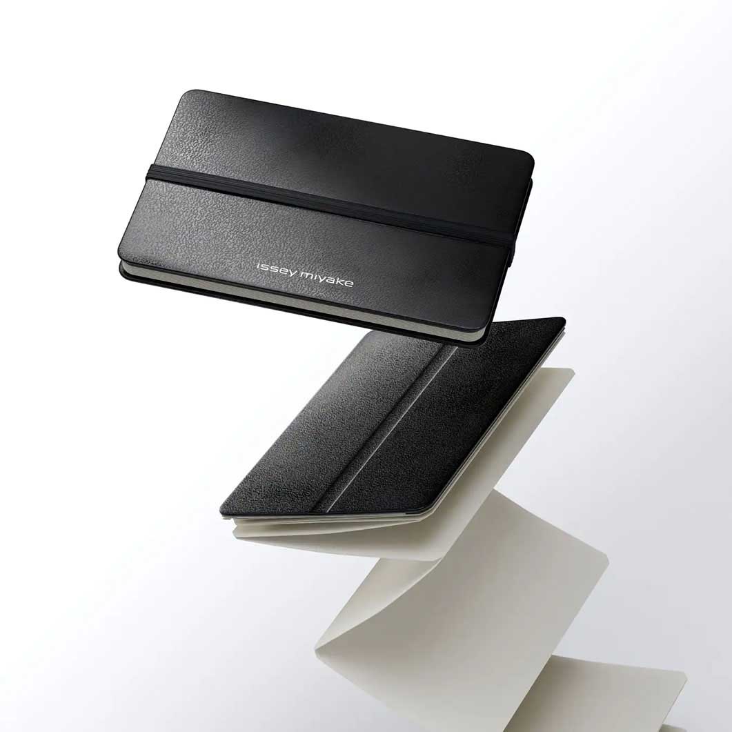 Issey Miyake Moleskine �m�[�g �J�[�h�P�[�X �O���[