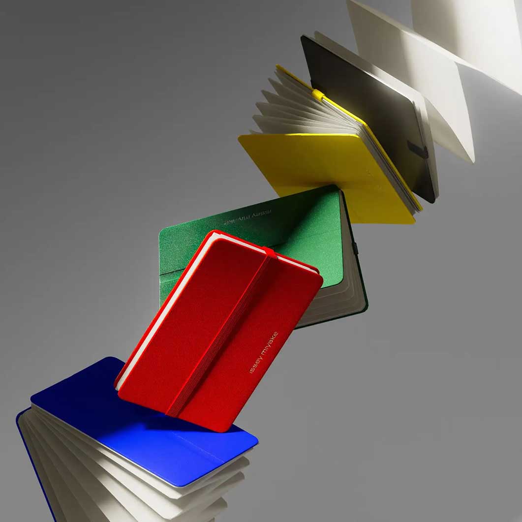 Issey Miyake Moleskine �m�[�g �J�[�h�P�[�X �u���E��