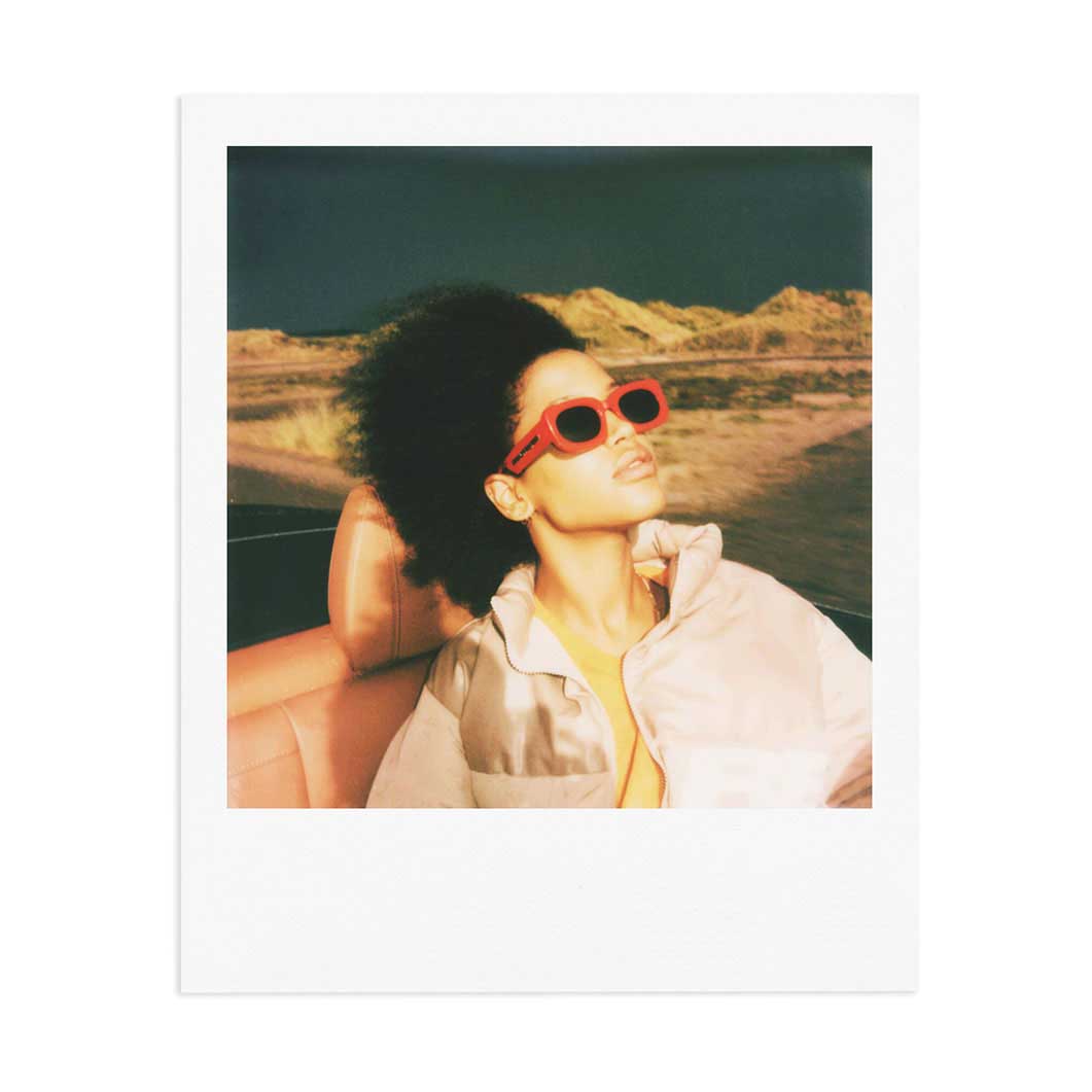 Polaroid Now Generation 3 �J���� �R�[����