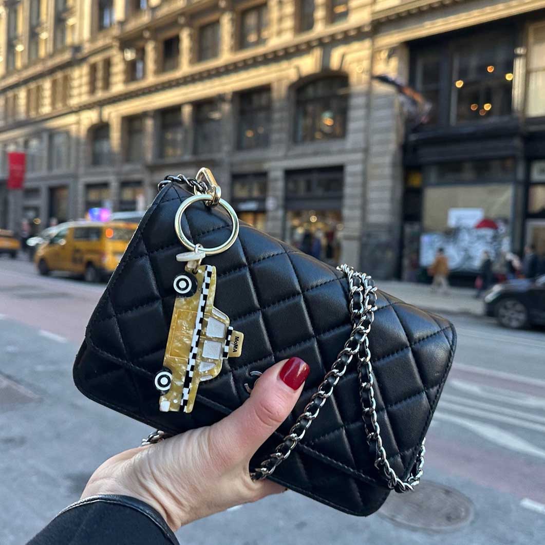 Solar Eclipse �o�b�O�`���[�� MoMA Taxi