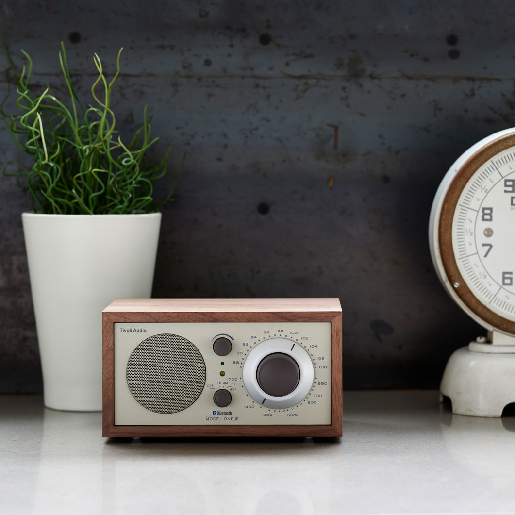 Tivoli Model One Bluetooth ���W�I �E�H���i�b�g �^ �x�[�W��