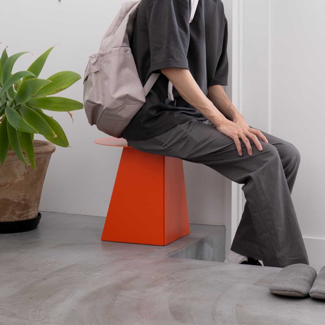 Bag Stand Stool �_�[�N�u���[