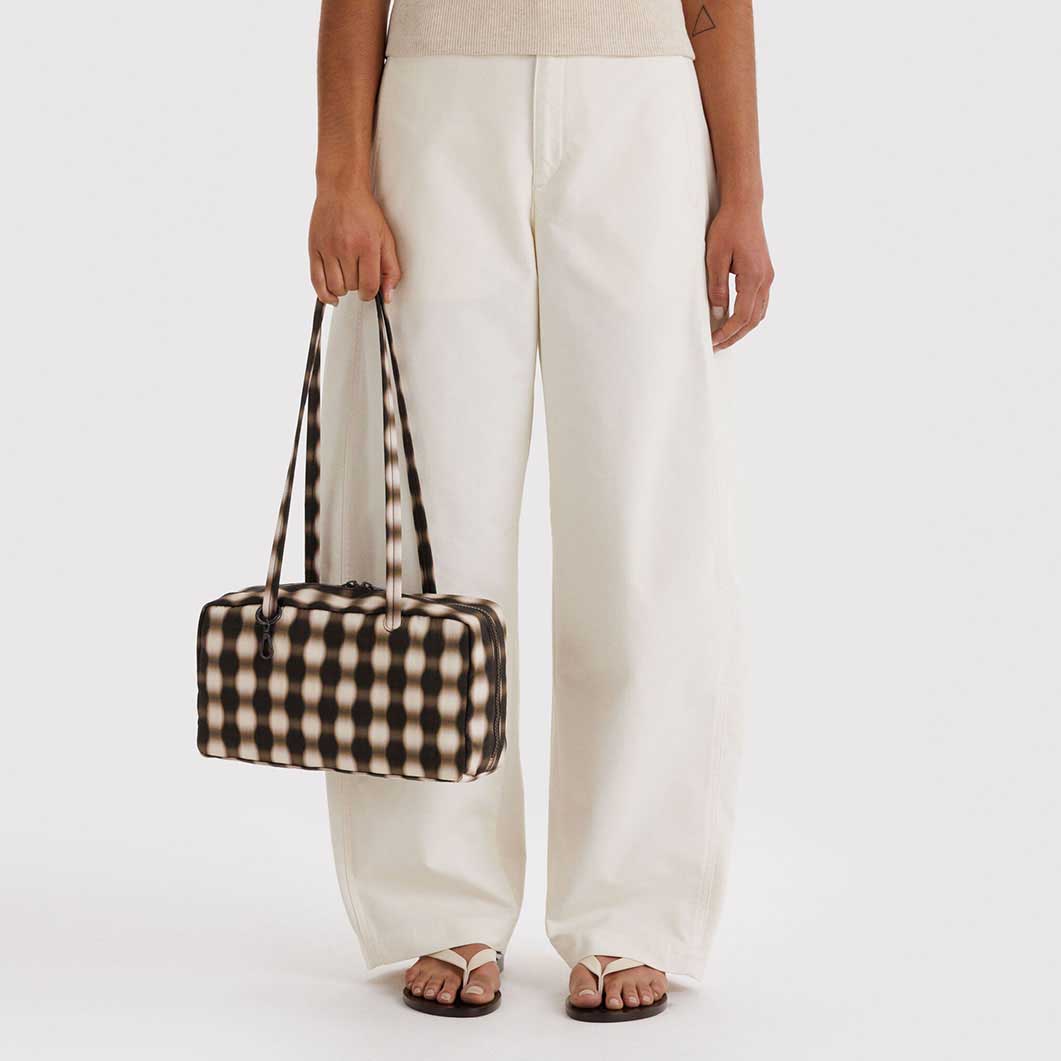 Baggu �{�E���[�o�b�O �M���K�� �u���E��