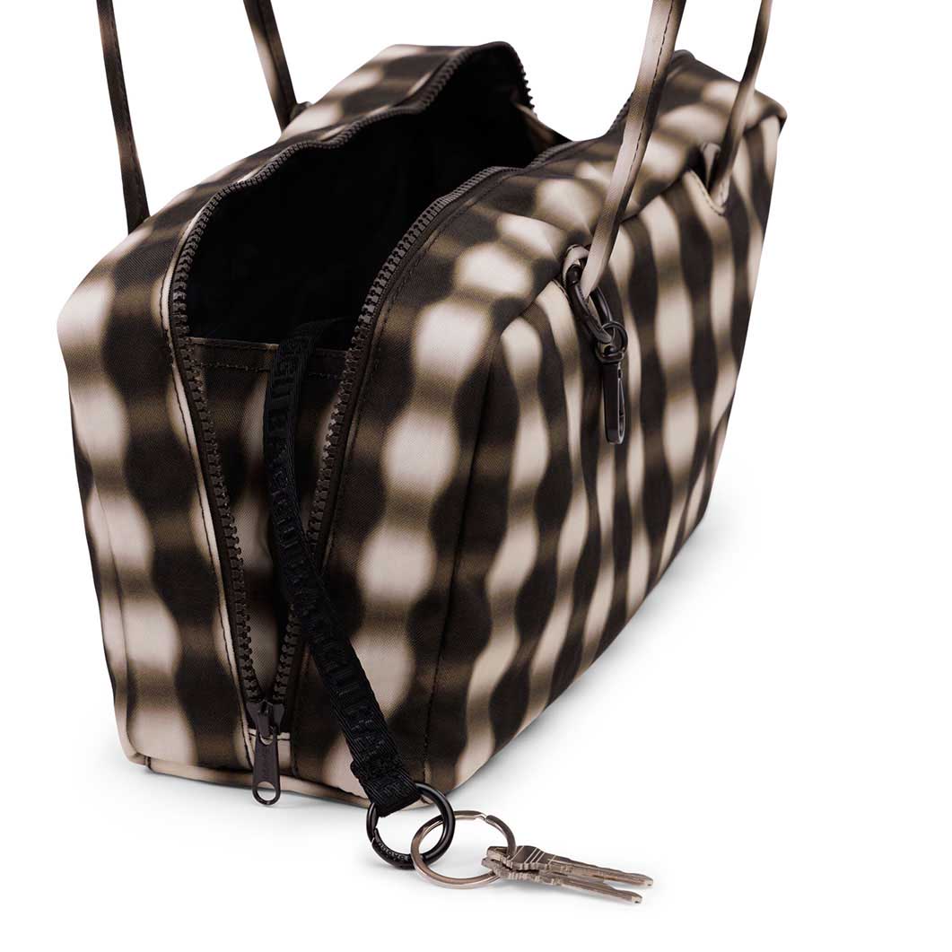 Baggu �{�E���[�o�b�O �M���K�� �u���E��