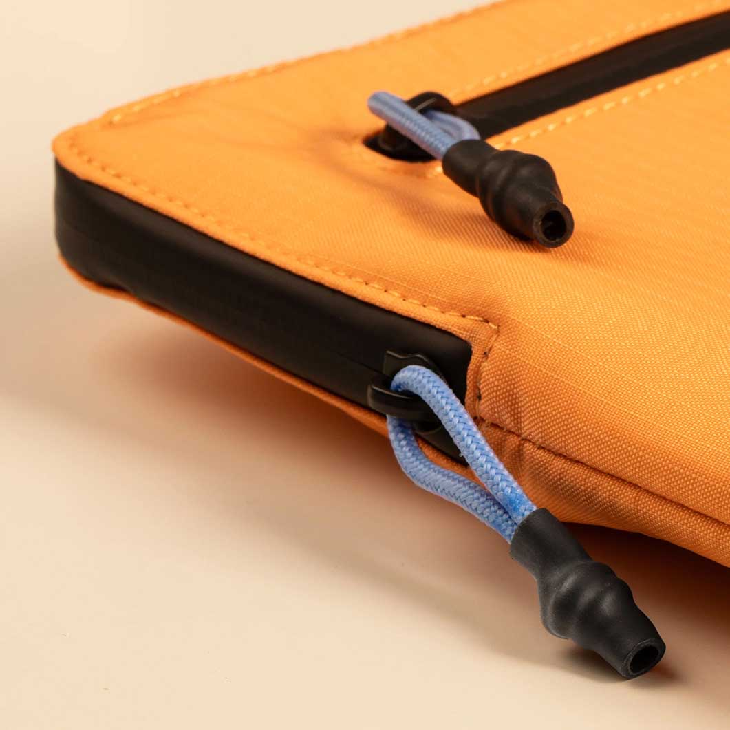 Native Union Sleeve For Macbook 16 �A�v���R�b�g