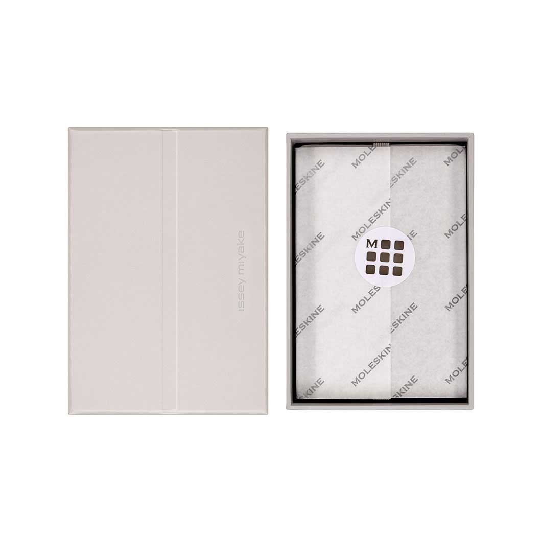 Issey Miyake Moleskine �m�[�g �J�[�h�P�[�X �O���[