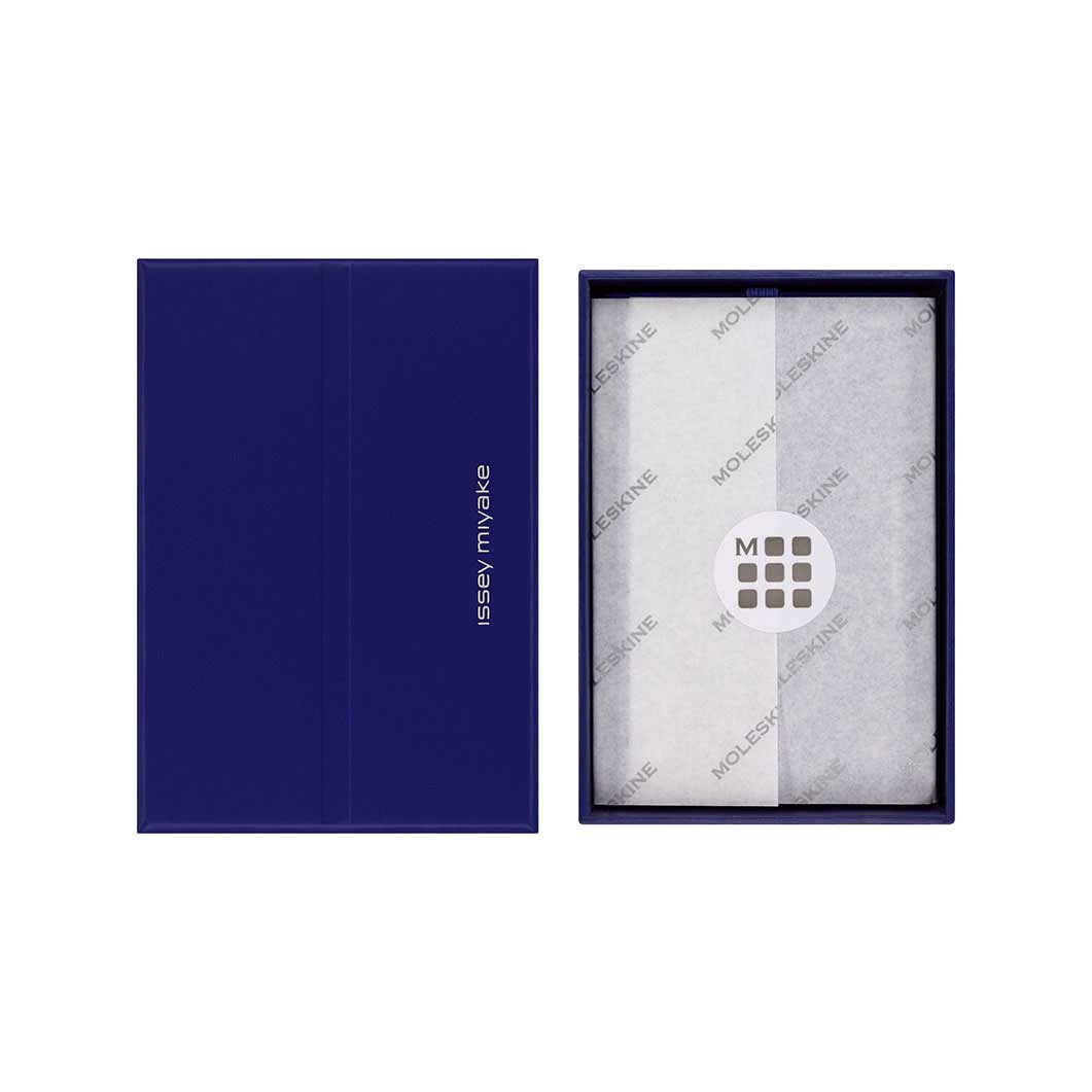 Issey Miyake Moleskine �m�[�g �J�[�h�P�[�X �u���[