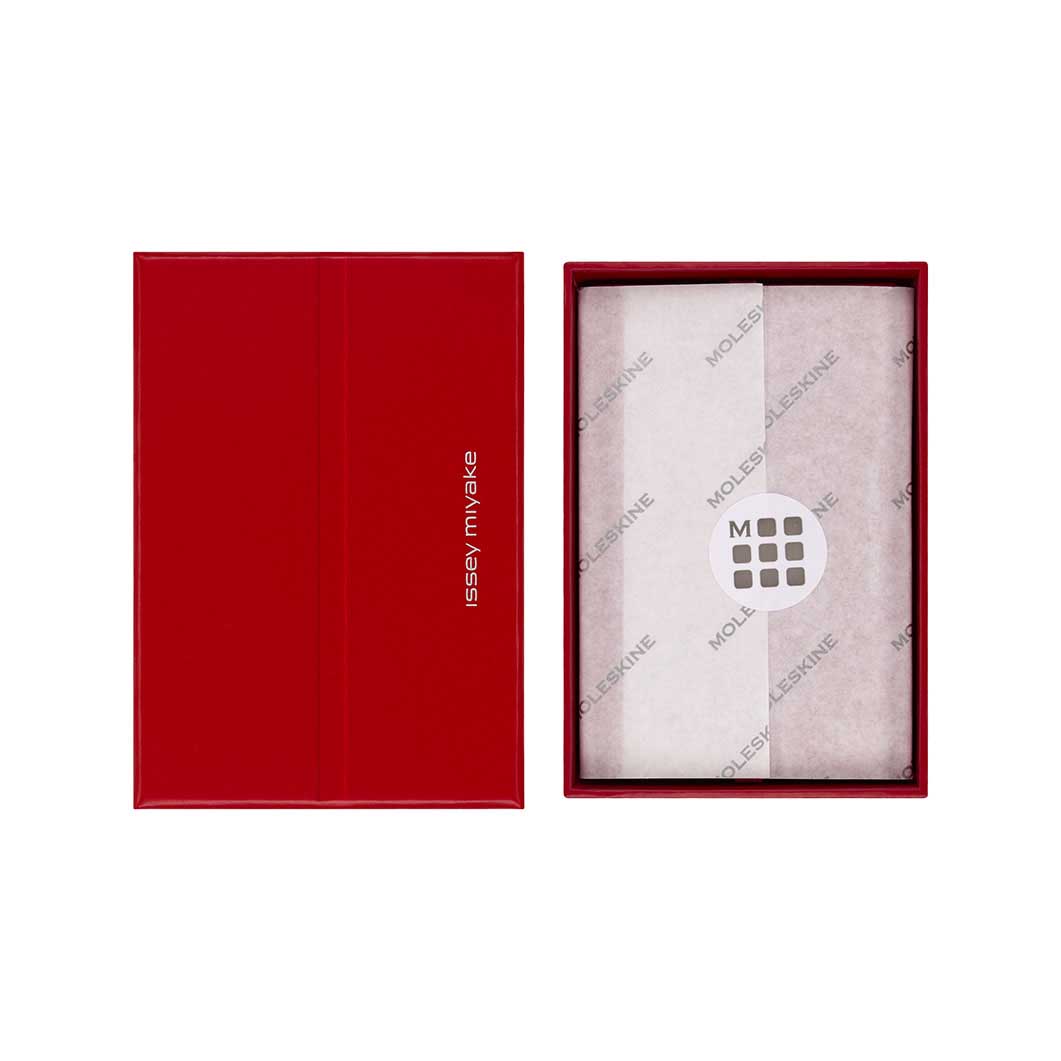 Issey Miyake Moleskine �m�[�g �J�[�h�P�[�X ���b�h