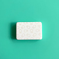 �~�b�t�B�[ �~���[�t���W���G���[�P�[�X �z���C�g