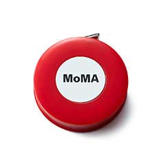 MoMA ロゴ テープメジャー レッド
